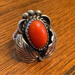 Vintage 1970s Navajo Sterling Silver & Coral Women’s
Ring Size 5 1/2